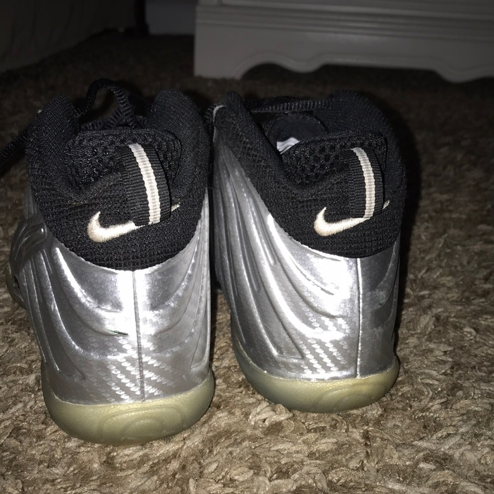 Hoping to sell shoes to sombody😁